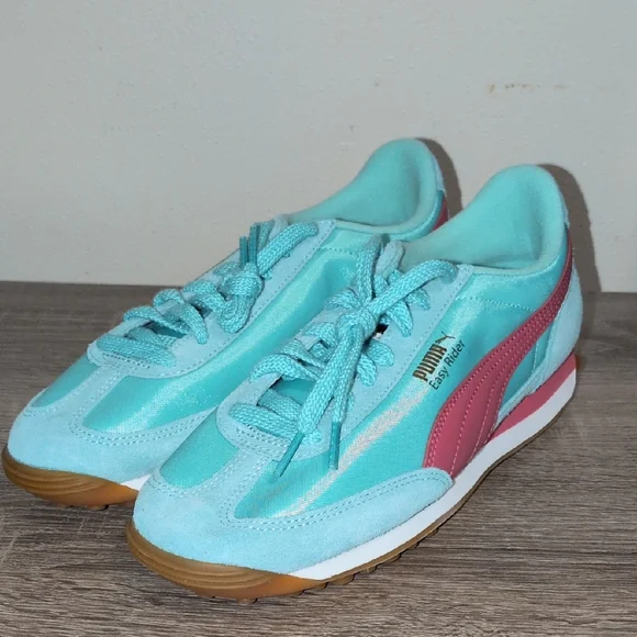 NWOB Puma Easy Rider Women's Aqua and Pink Sneakers Size 9 - Picture 2 of 9